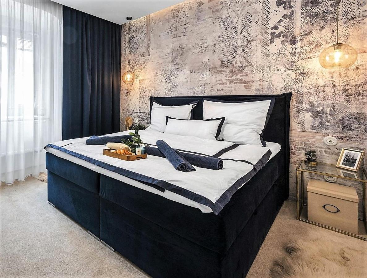 New Design & High Standard Apt From 16Th Century In Old Town-Free Parking Братислава Екстериор снимка