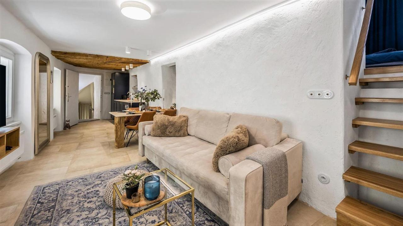 New Design & High Standard Apt From 16Th Century In Old Town-Free Parking Братислава Екстериор снимка