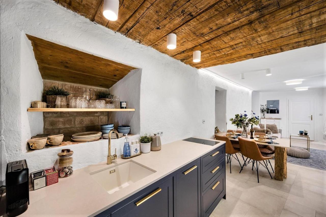 New Design & High Standard Apt From 16Th Century In Old Town-Free Parking Братислава Екстериор снимка
