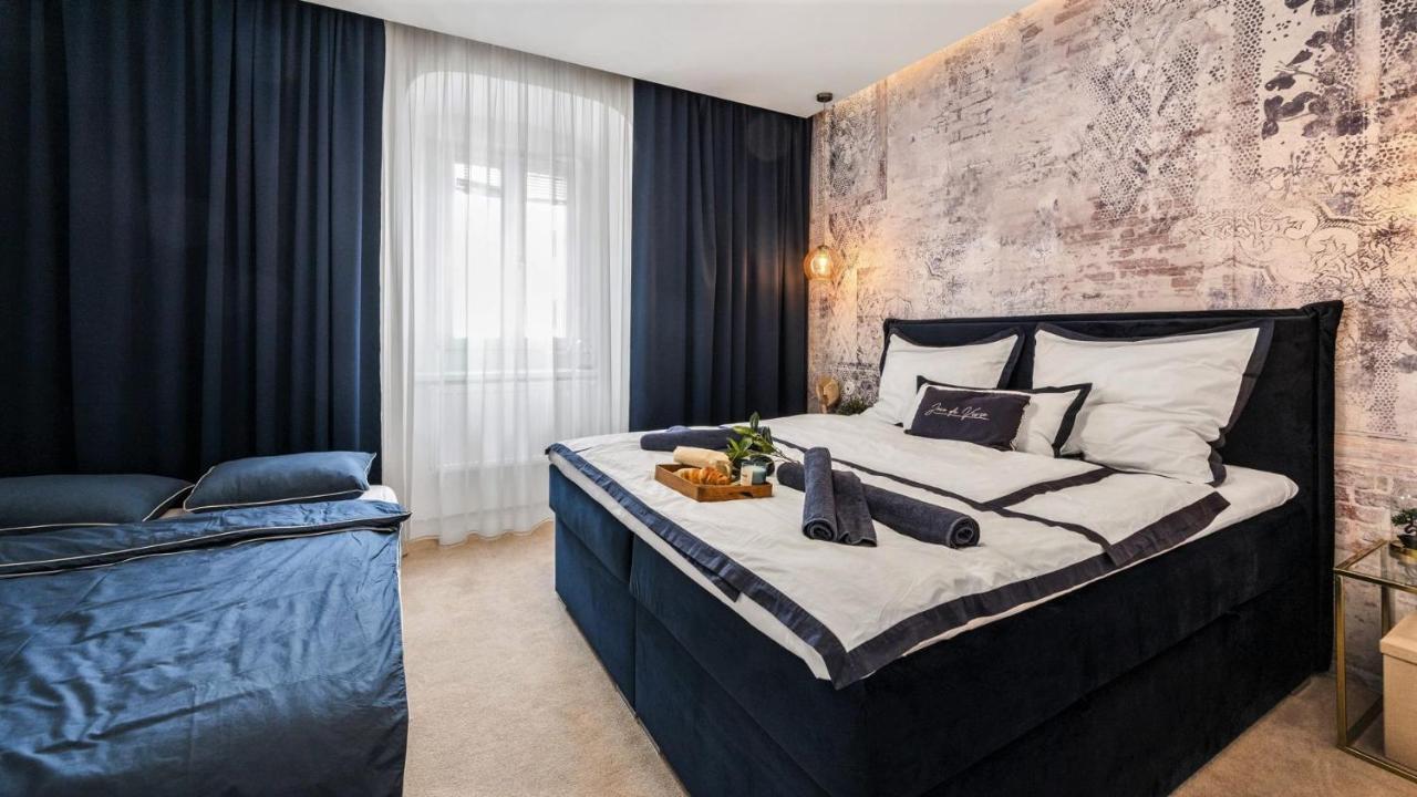 New Design & High Standard Apt From 16Th Century In Old Town-Free Parking Братислава Екстериор снимка