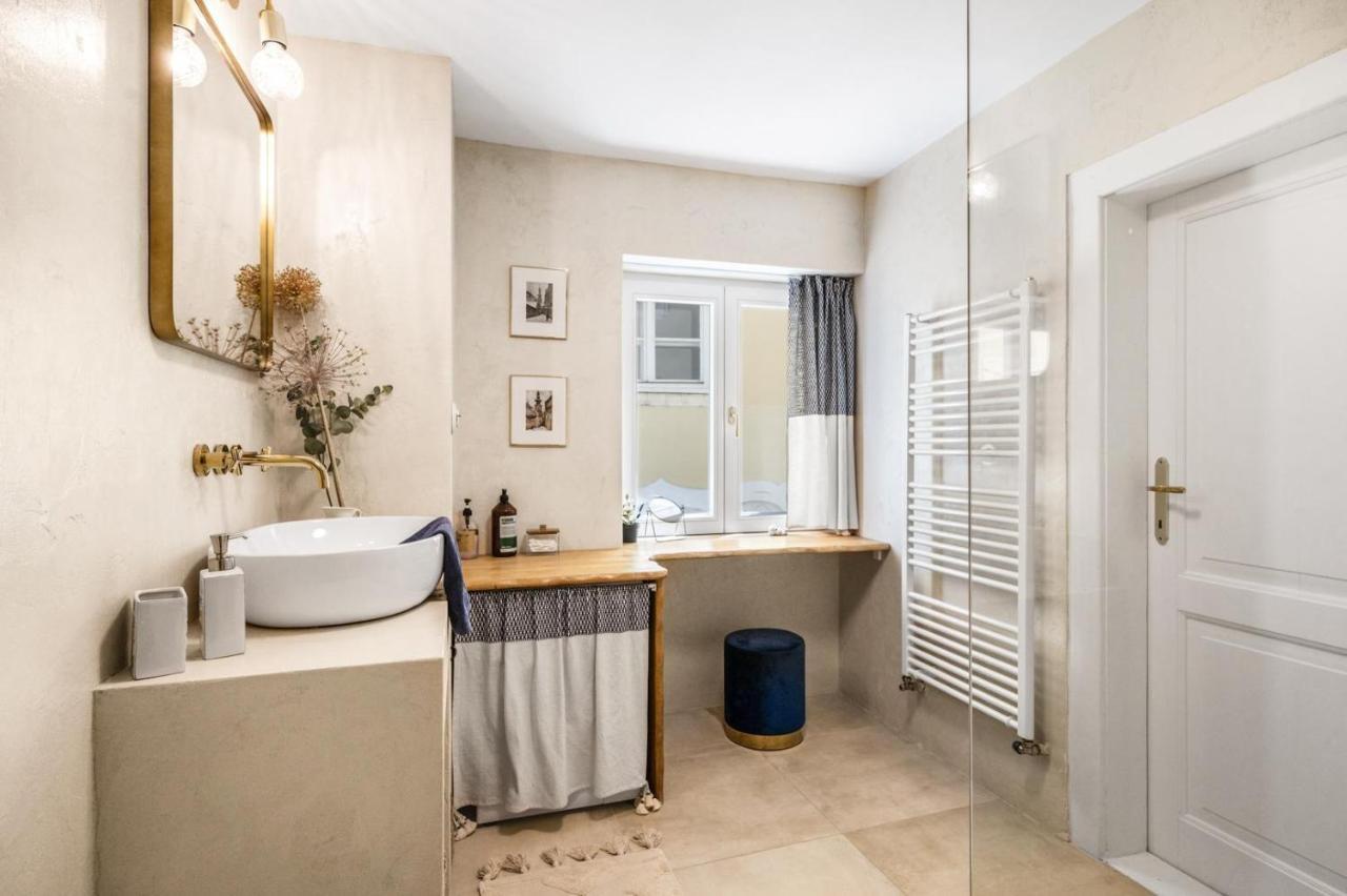 New Design & High Standard Apt From 16Th Century In Old Town-Free Parking Братислава Екстериор снимка